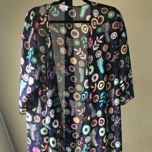 EUC LuLaRoe Medium Shirley